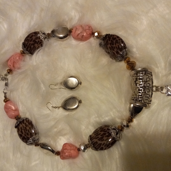 Leopard & Stone Cross Wings Chunky Necklace Earring Set - Picture 4 of 4